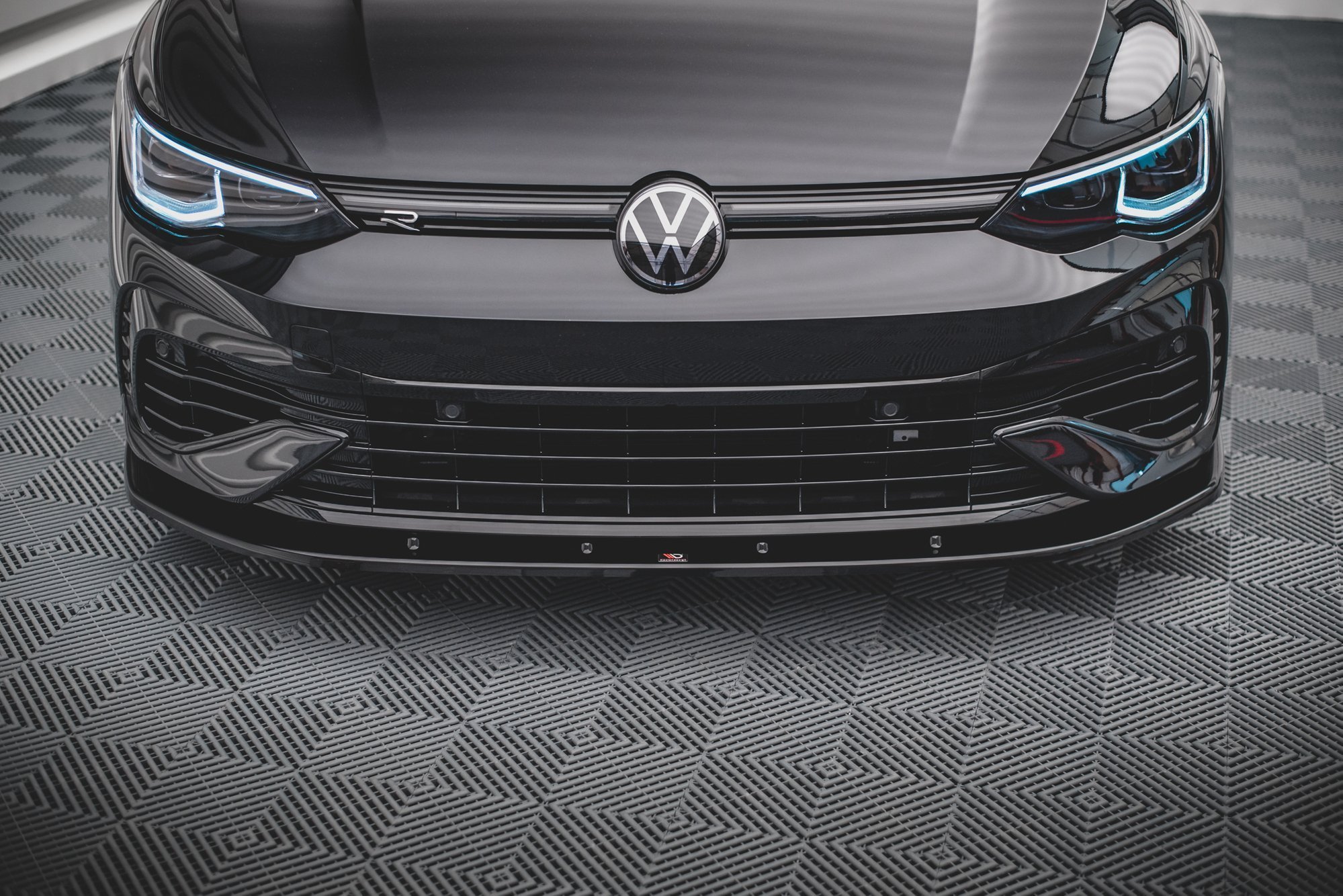 Maxton Design Front Ansatz V.1 für Volkswagen Golf R Mk8 schwarz Hochglanz