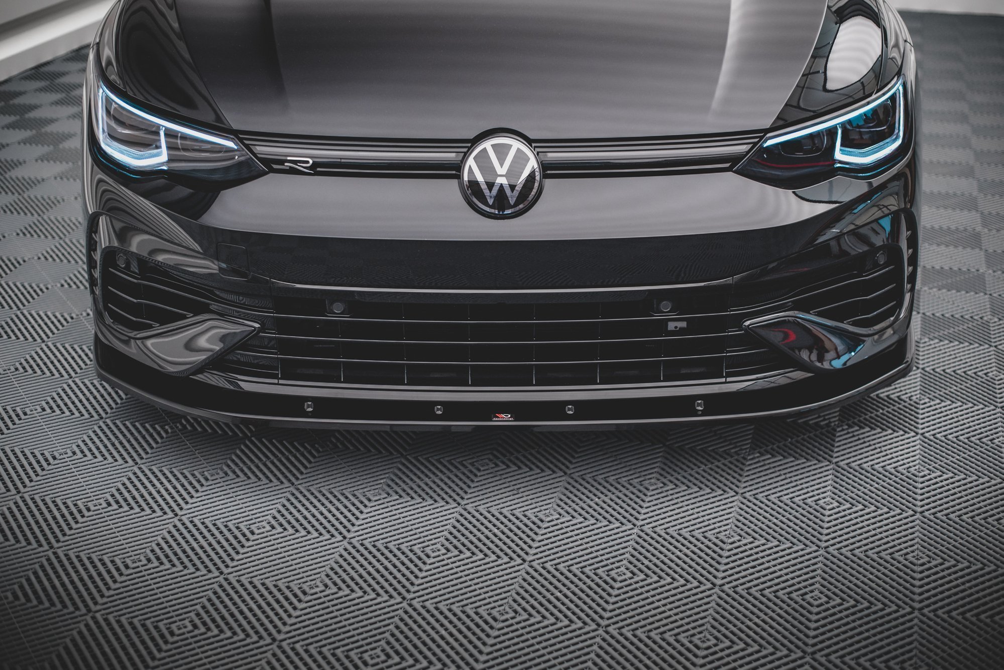 Maxton Design Front Ansatz V.1 für Volkswagen Golf R Mk8 schwarz Hochglanz