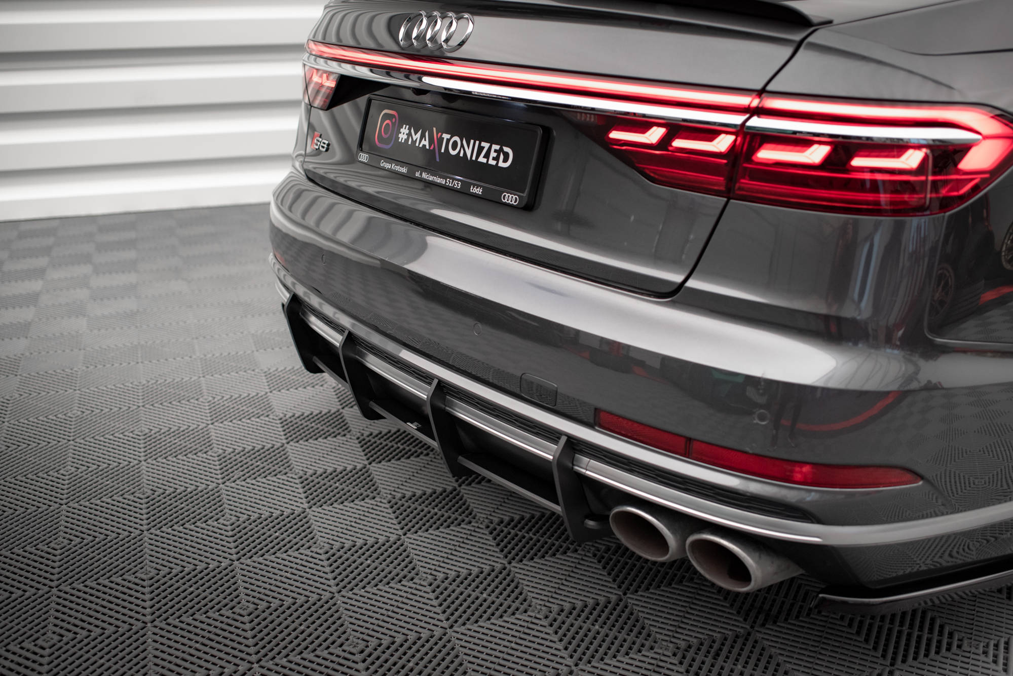 Maxton Design Street Pro Heckschürze für Audi S8 D5