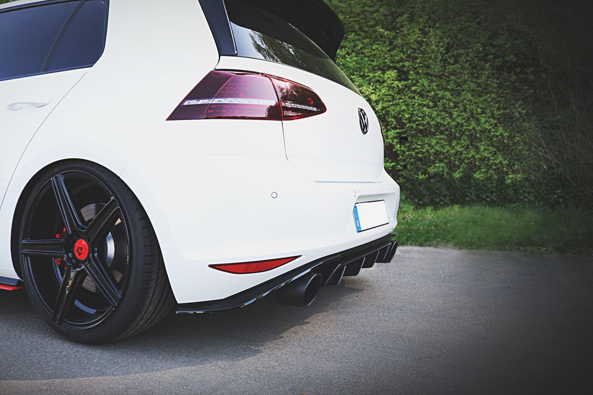 Maxton Design Diffusor Heck Ansatz für VW GOLF Mk7 GTI CLUBSPORT schwarz Hochglanz