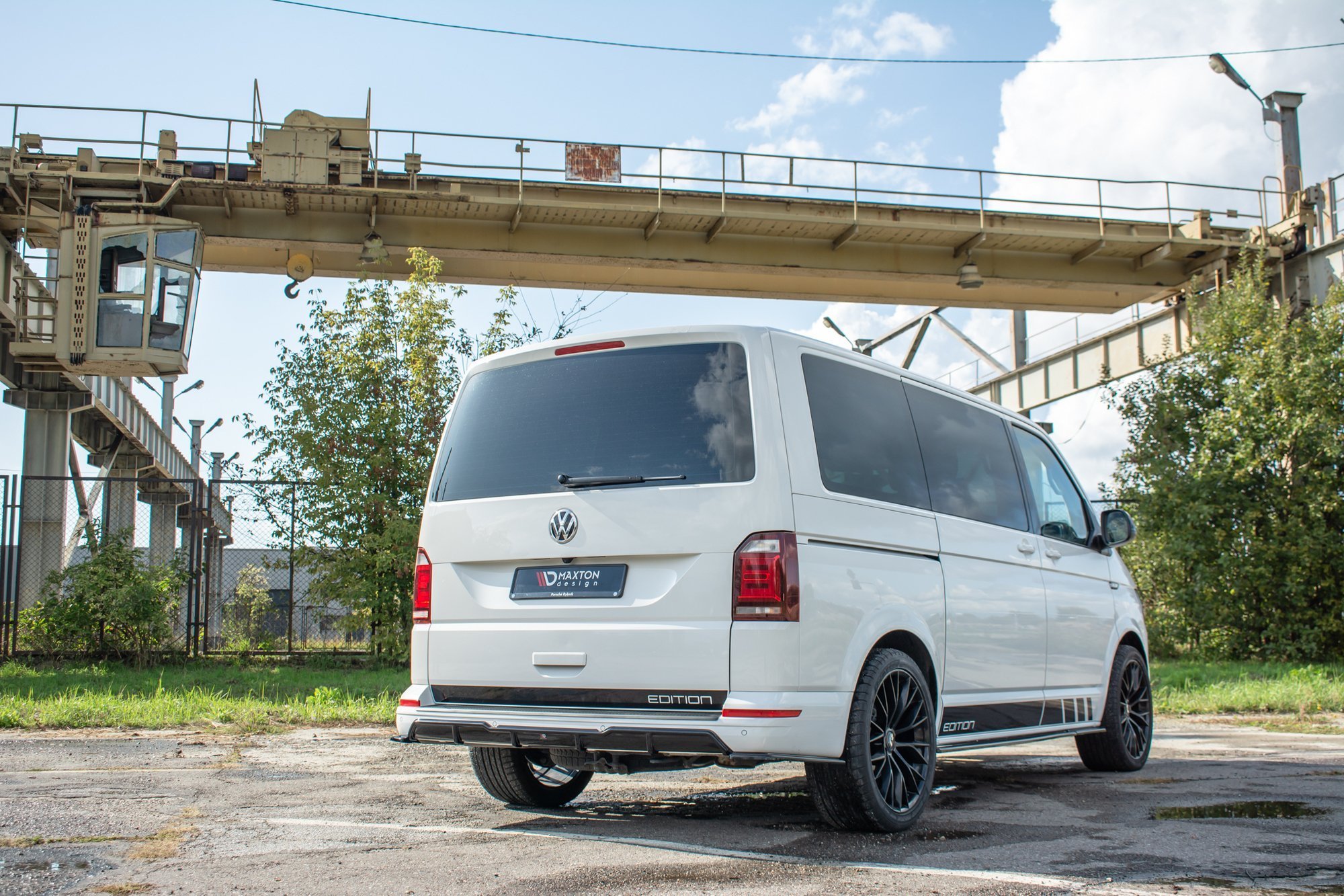 Maxton Design Diffusor Heck Ansatz für Volkswagen T6 schwarz Hochglanz