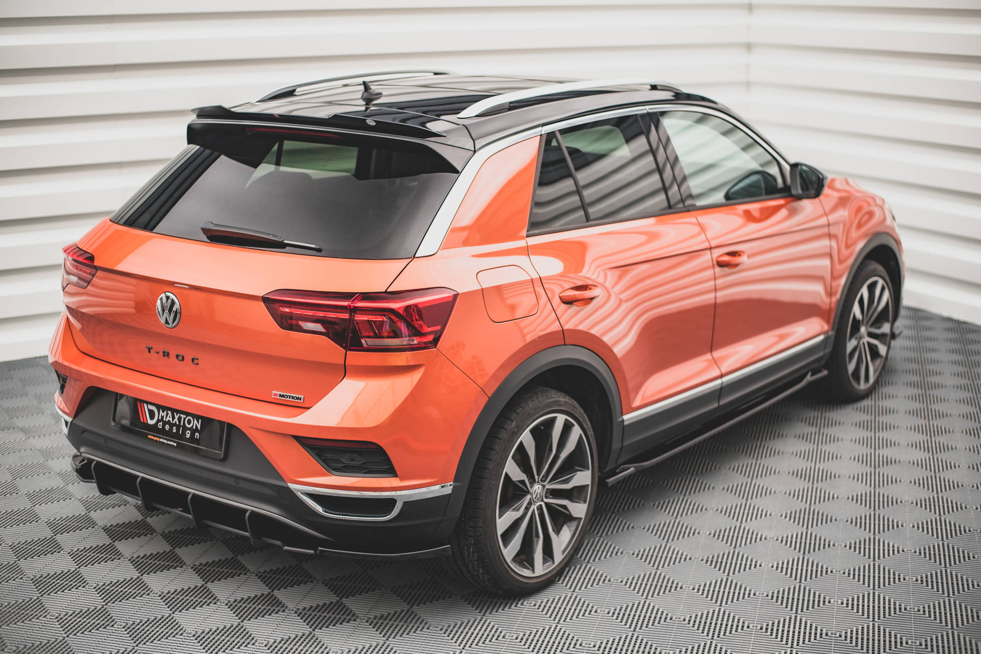 Maxton Design Heck Ansatz Flaps Diffusor für Volkswagen T-Roc Mk1 schwarz Hochglanz