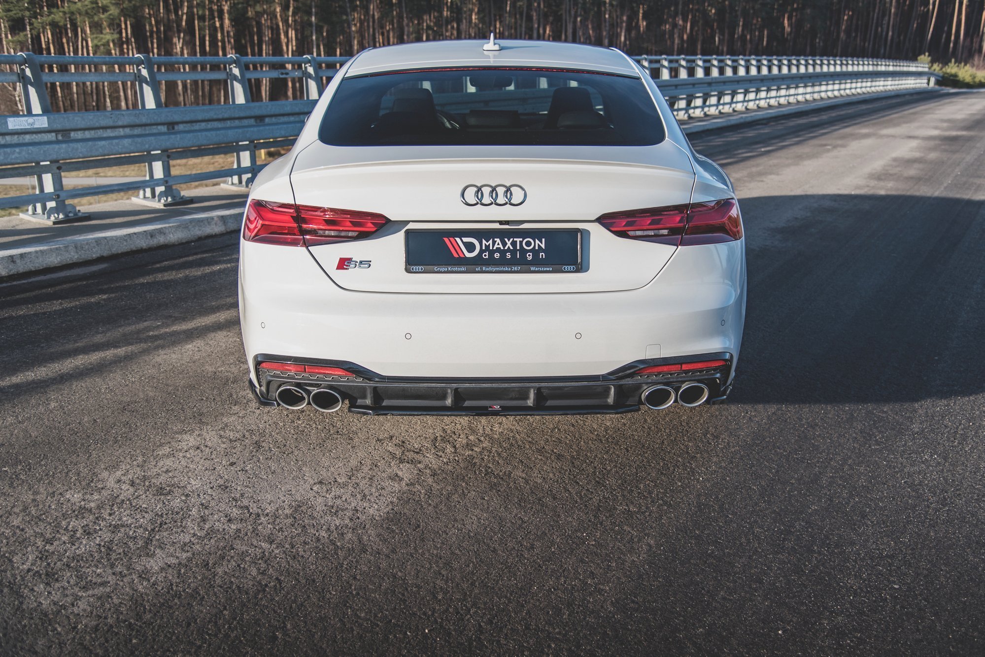Maxton Design Mittlerer Diffusor Heck Ansatz für Audi S5 Sportback F5 Facelift schwarz Hochglanz