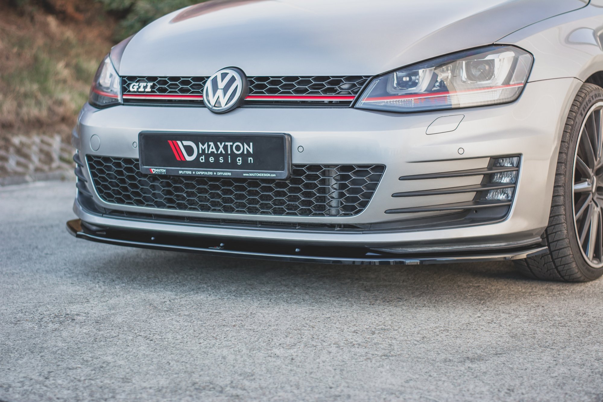 Maxton Design Front Ansatz V.1 für VW Golf 7 GTI  schwarz Hochglanz