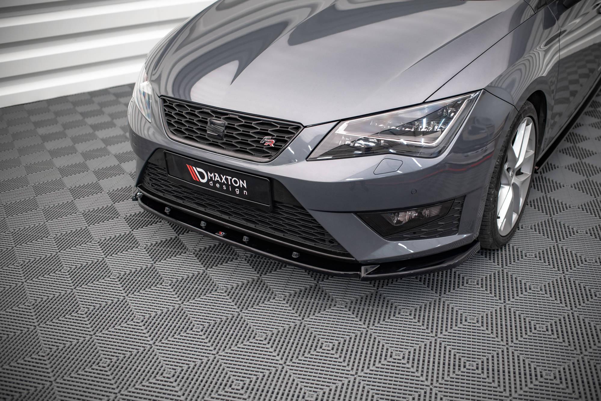 Maxton Design Front Ansatz V.1 für Seat Leon FR / Cupra Mk3 schwarz Hochglanz