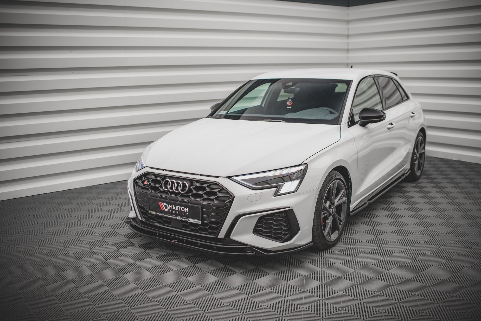 Maxton Design Front Ansatz V.2 für Audi S3 / A3 S-Line 8Y schwarz Hochglanz
