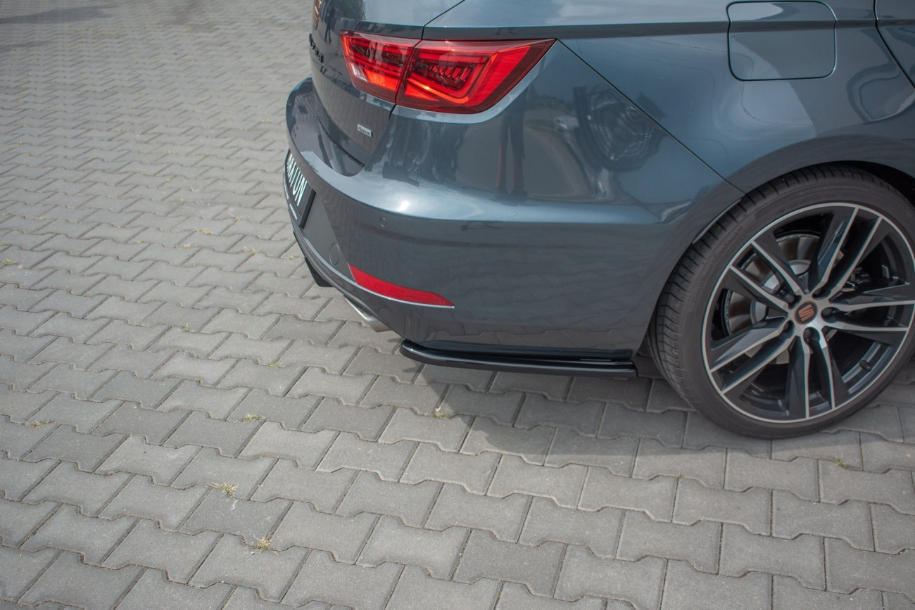 Maxton Design Heck Ansatz Flaps Diffusor für Seat Leon Mk3 Cupra ST Facelift schwarz Hochglanz