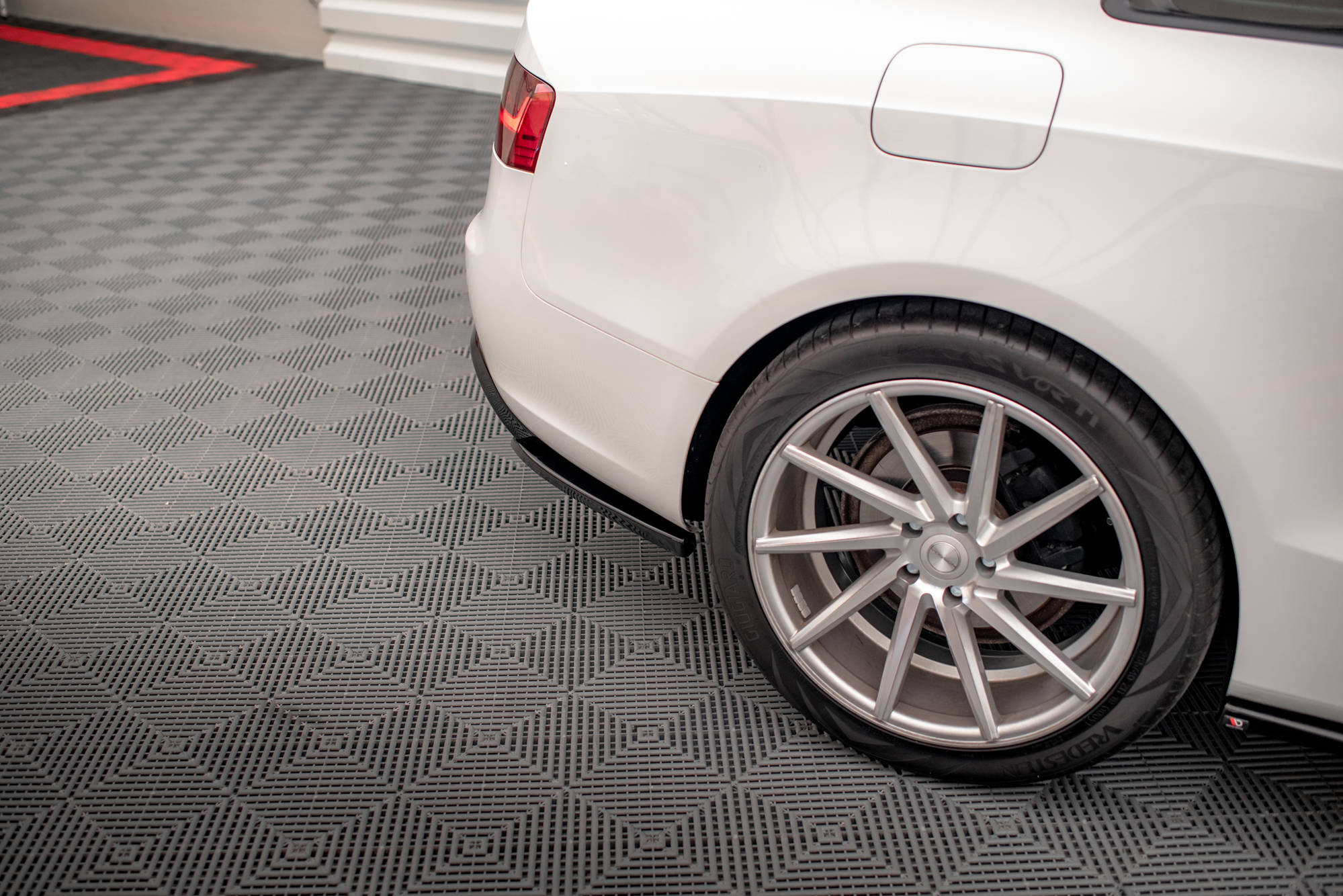 Maxton Design Heck Ansatz Flaps Diffusor für Audi A5 Coupe 8T Facelift schwarz Hochglanz