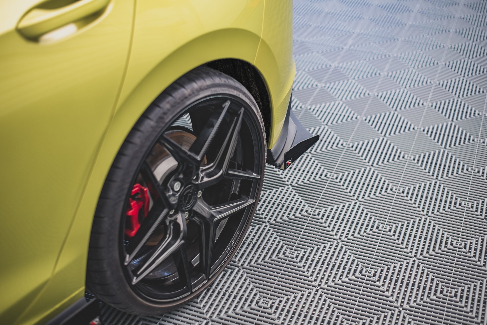 Maxton Design Hintere Seiten Flaps für Volkswagen Golf 8 GTI Clubsport schwarz Hochglanz