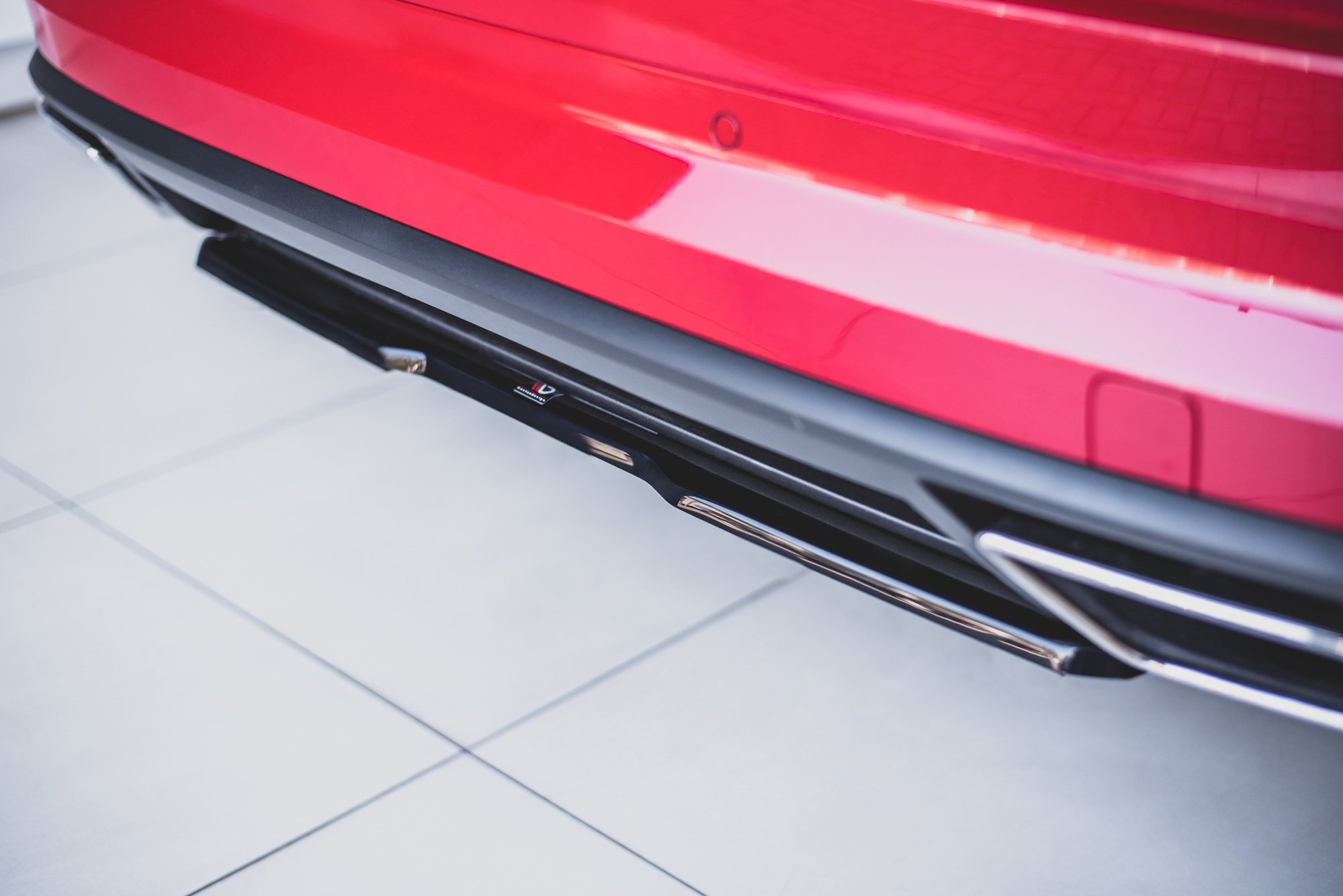 Maxton Design Mittlerer Diffusor Heck Ansatz für Skoda Kodiaq RS schwarz Hochglanz