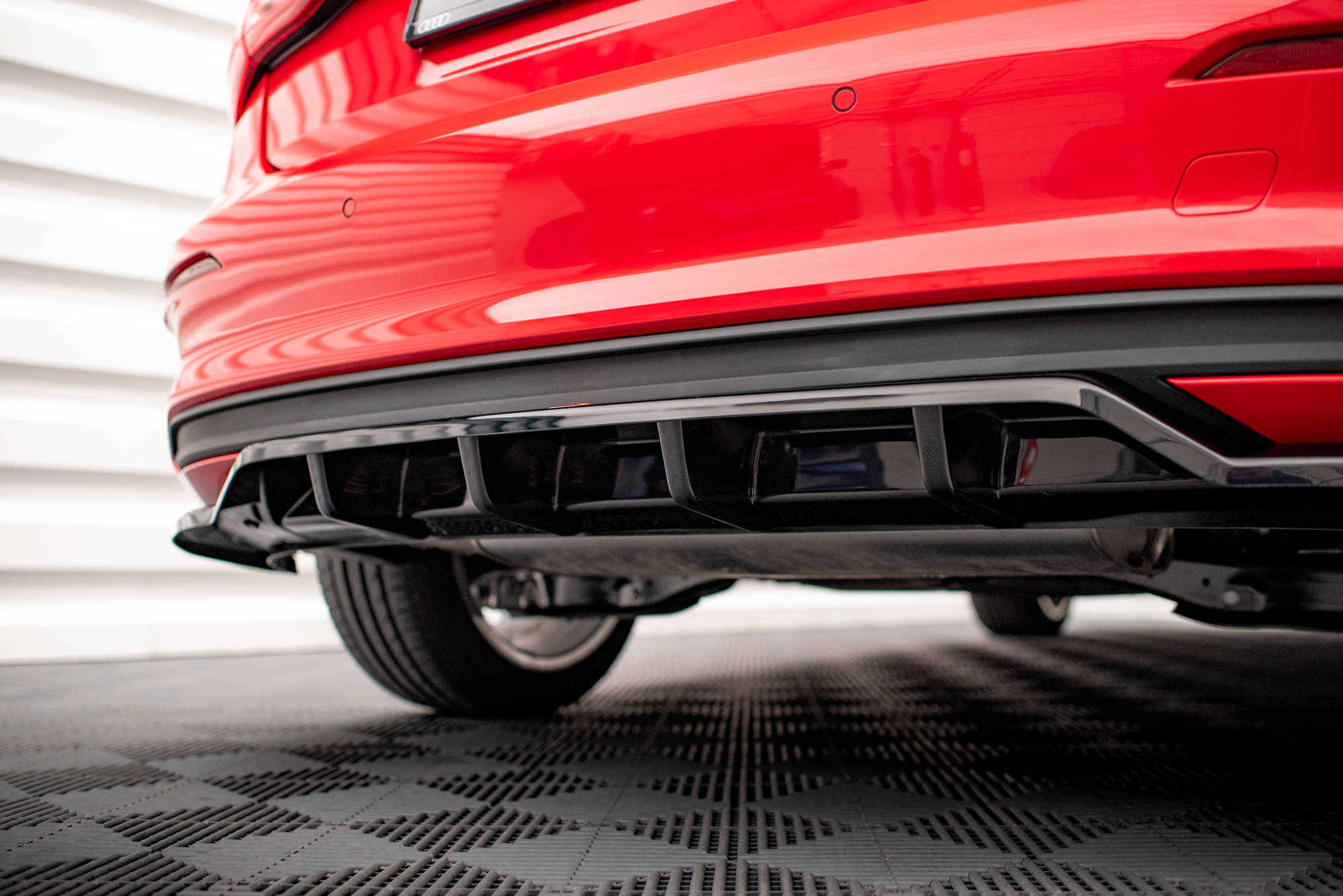 Maxton Design Mittlerer Diffusor Heck Ansatz DTM Look für Audi A3 Sportback 8Y schwarz Hochglanz