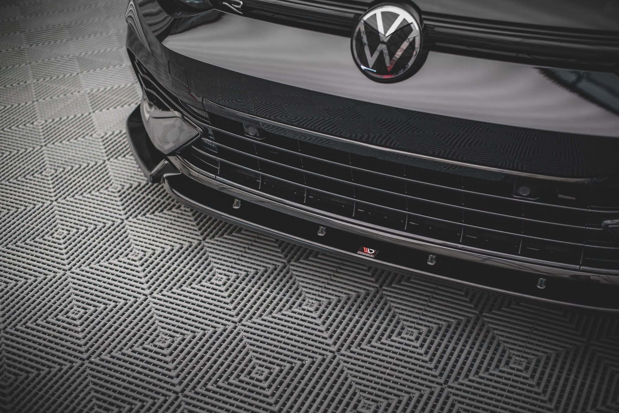 Maxton Design Front Ansatz V.2 für Volkswagen Golf R Mk8 schwarz Hochglanz