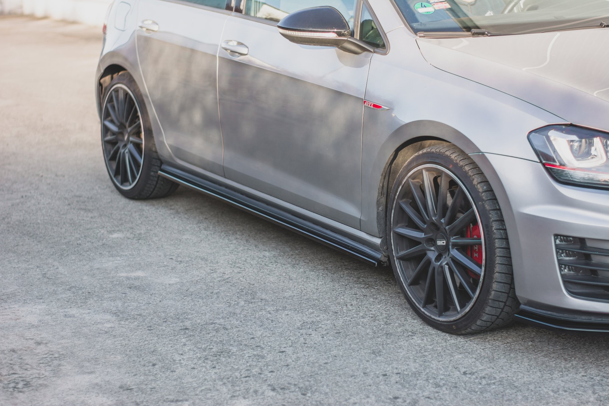 Maxton Design Seitenschweller Ansatz für V.2 für VW Golf 7 GTI (verengen) schwarz Hochglanz