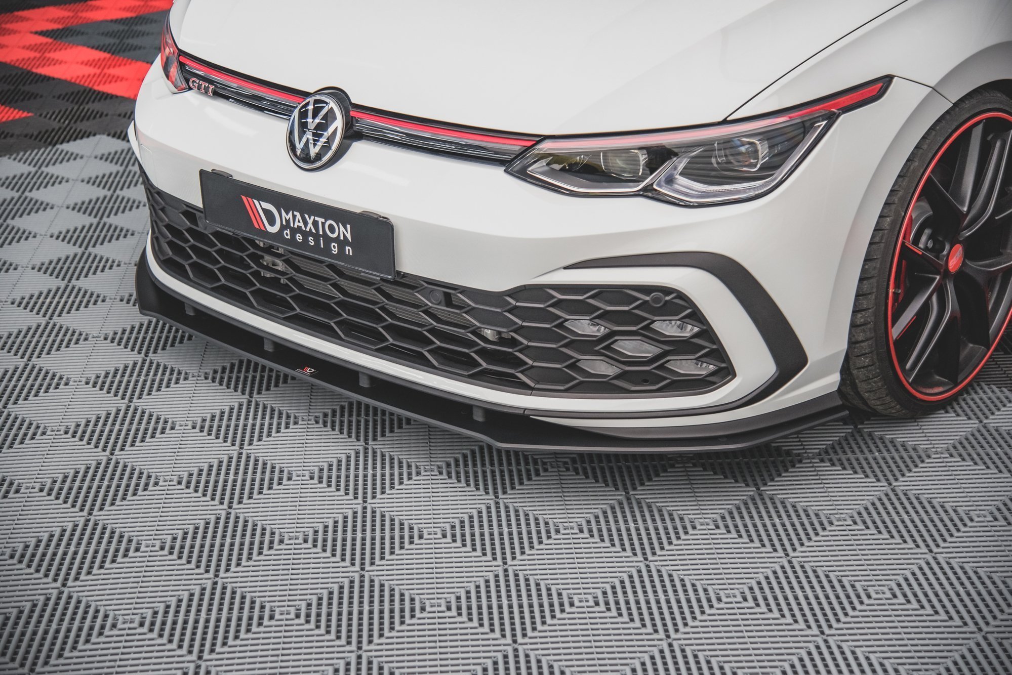 Maxton Design Robuste Racing Front Ansatz für passend für Volkswagen Golf 8 GTI