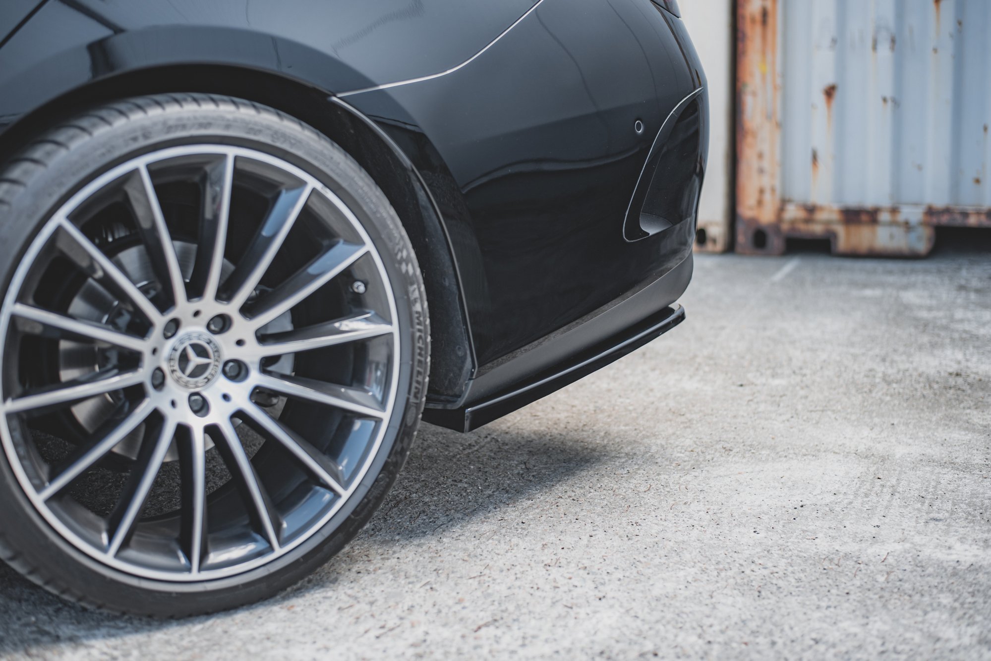 Maxton Design Mittlerer Diffusor Heck Ansatz für Mercedes-Benz CLS AMG-Line C257 schwarz Hochglanz