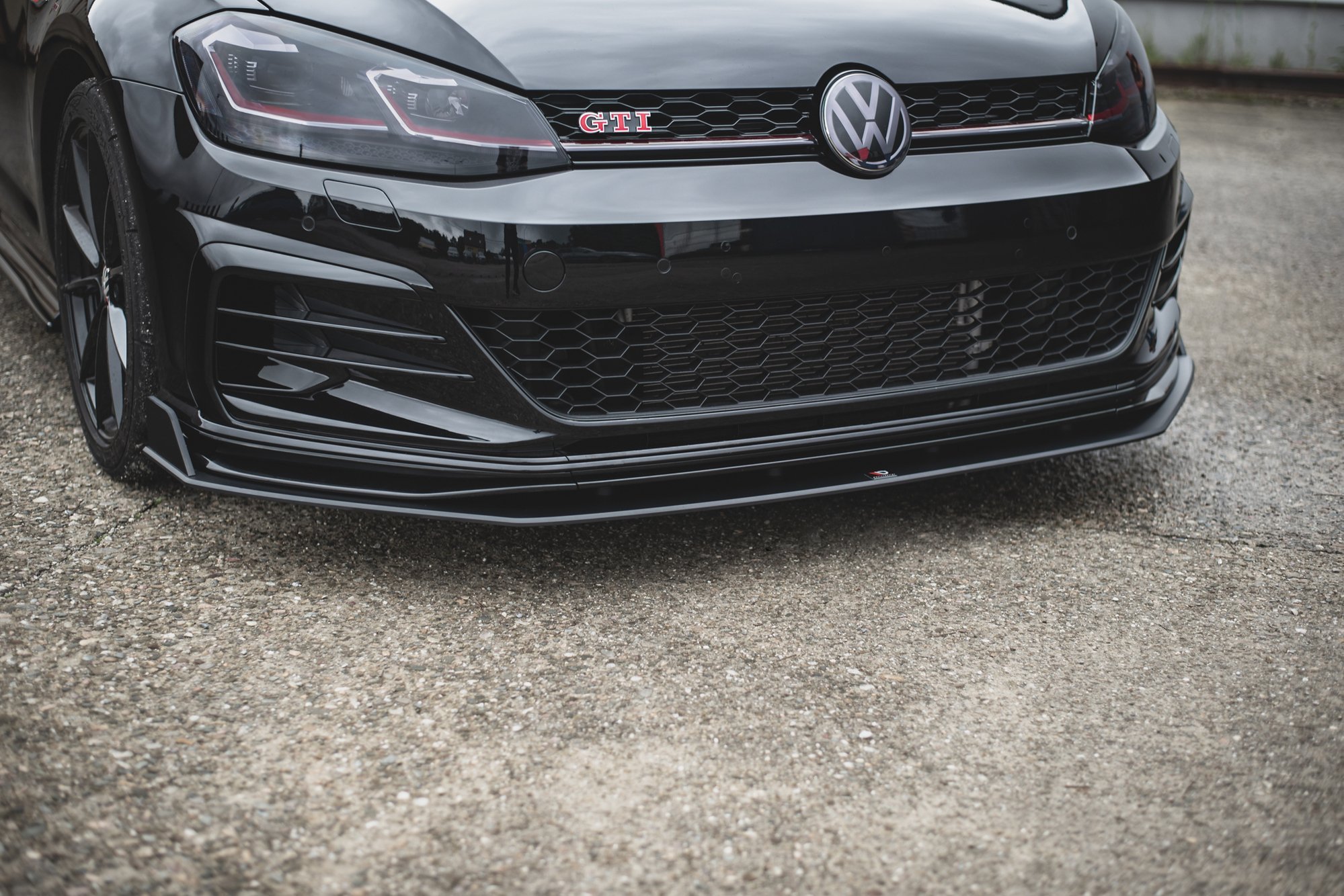 Maxton Design Robuste Racing Front Ansatz für VW Golf 7 GTI TCR