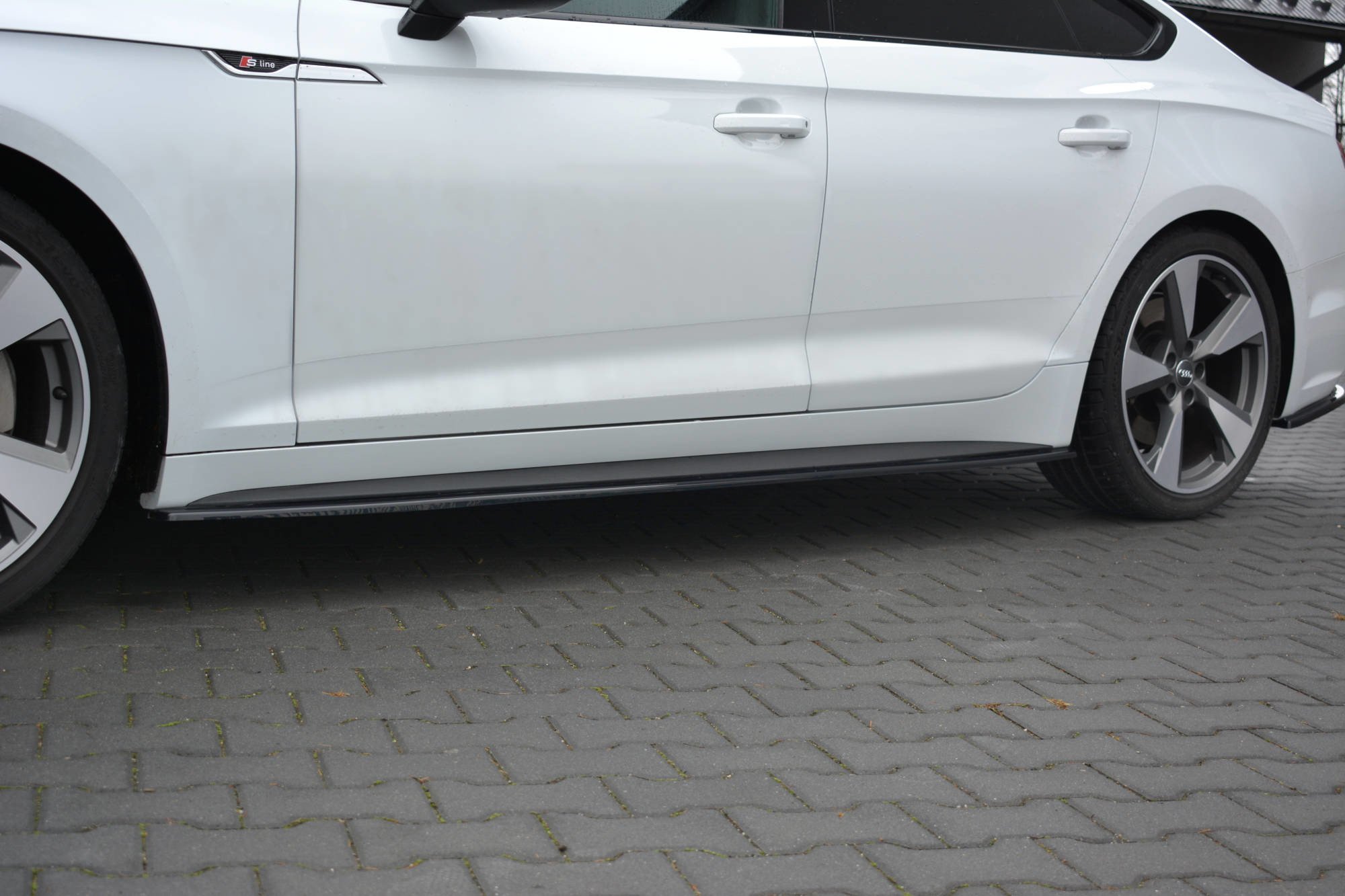 Maxton Design Seitenschweller Ansatz für Audi S5 / A5 S-Line F5 Sportback  schwarz Hochglanz
