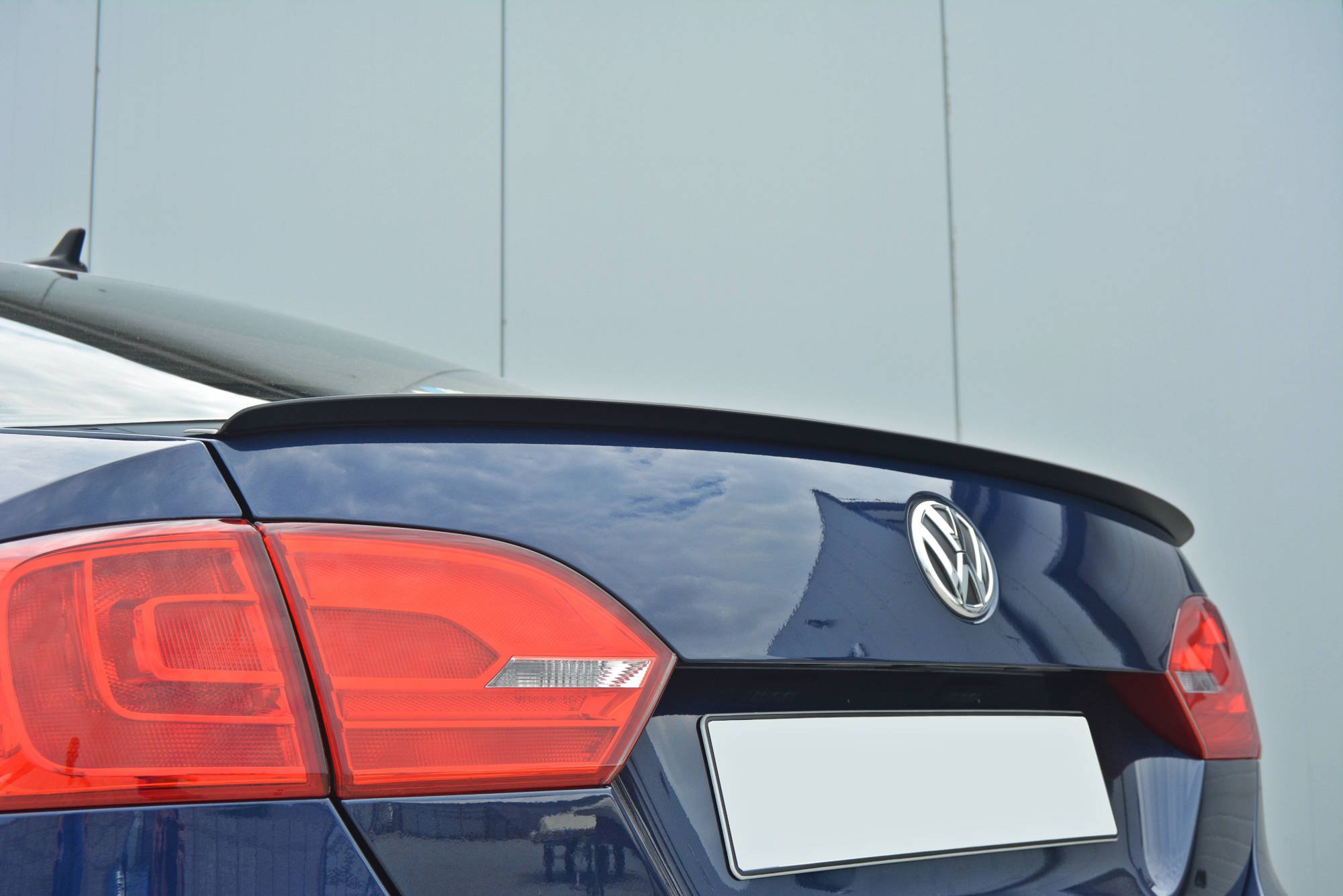 Maxton Design Spoiler CAP für VOLKSWAGEN JETTA MK6 SEDAN vor Facelift schwarz Hochglanz