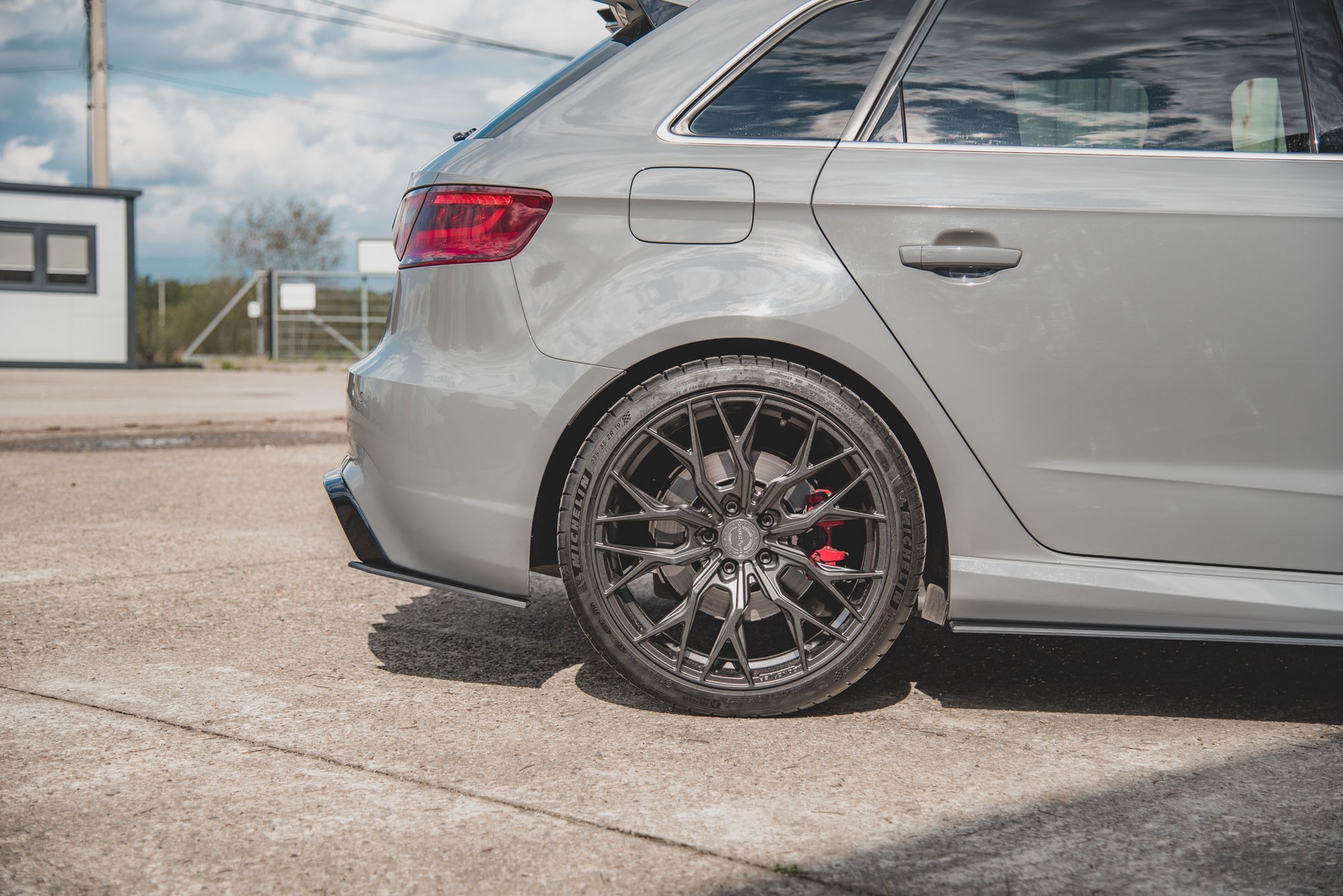 Maxton Design Robuste Racing Heck Ansatz Flaps Diffusor für Audi RS3 8V Sportback