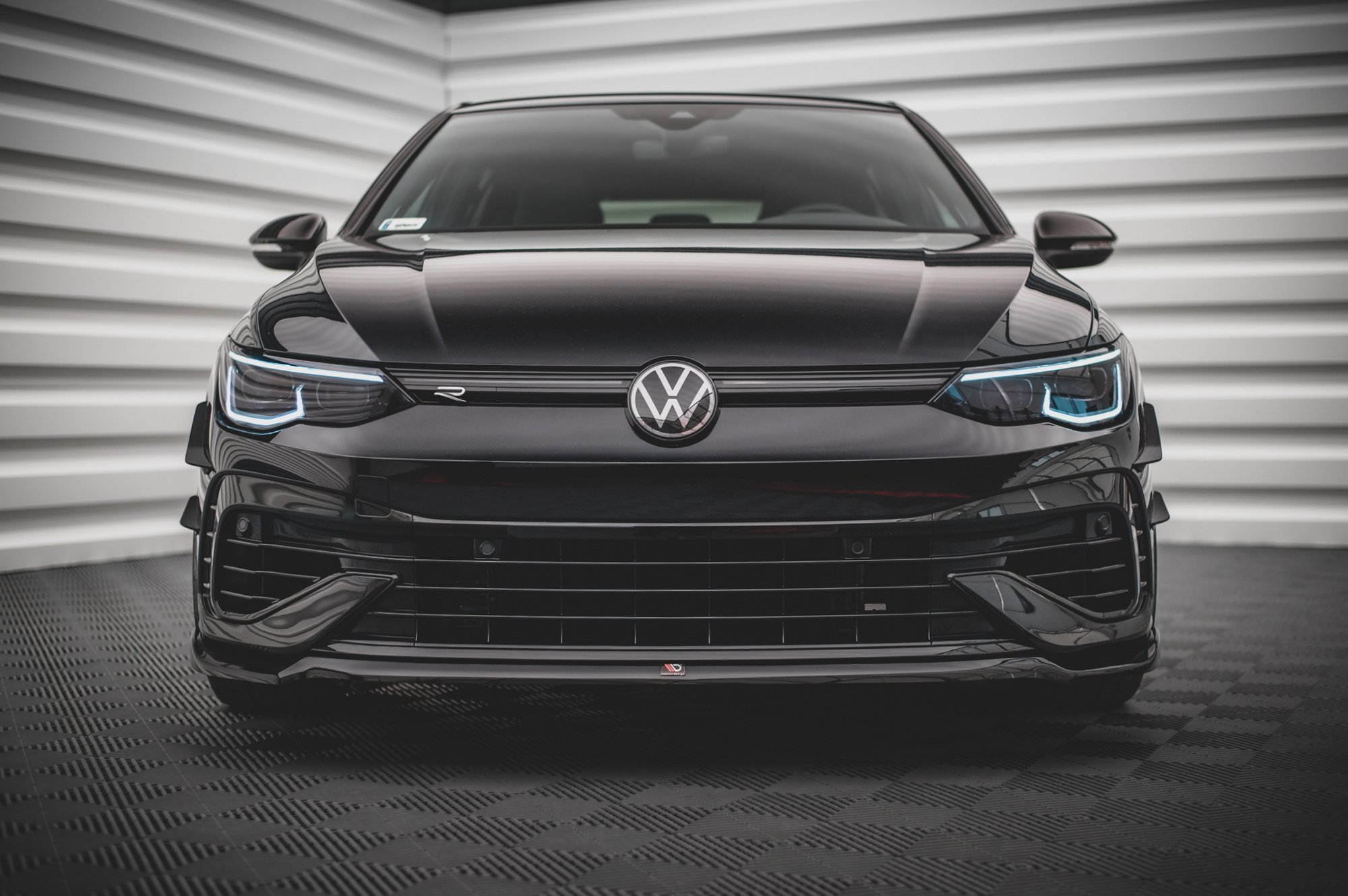 Maxton Design Front Ansatz V.6 für Volkswagen Golf R Mk8 schwarz Hochglanz