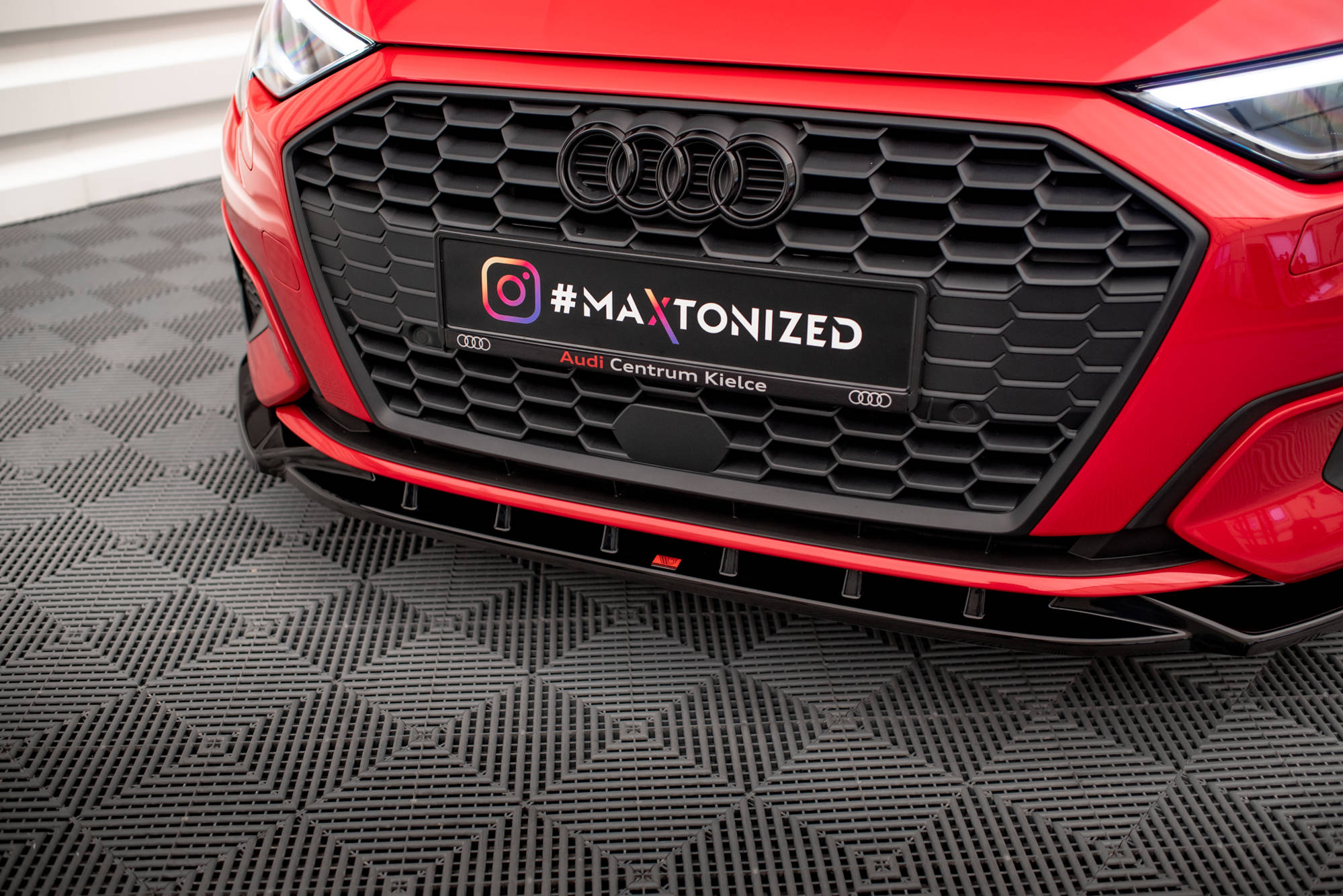 Maxton Design Front Ansatz V.1 für Audi A3 8Y schwarz Hochglanz