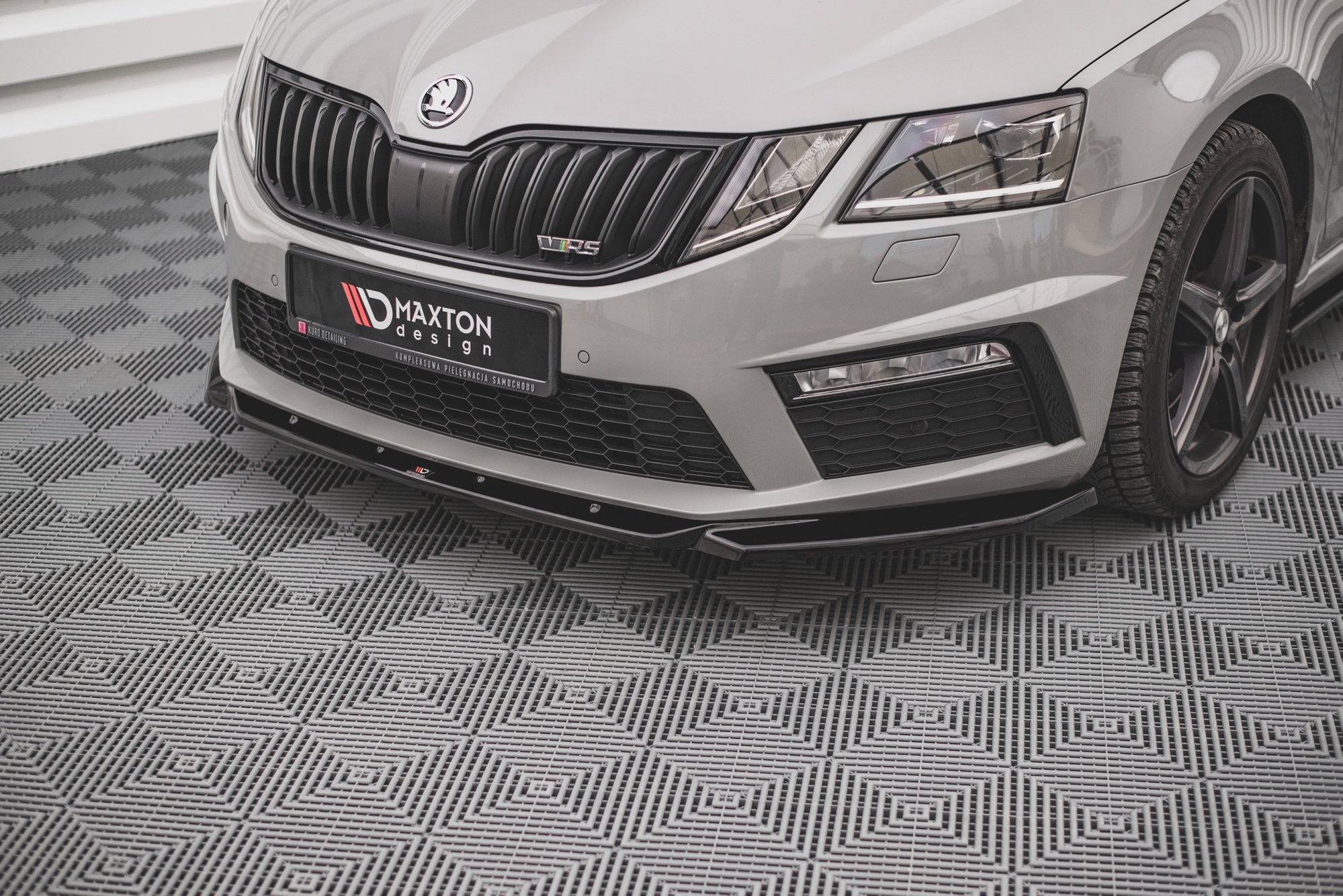Maxton Design Front Ansatz V.3 für Skoda Octavia RS Mk3 Facelift schwarz Hochglanz
