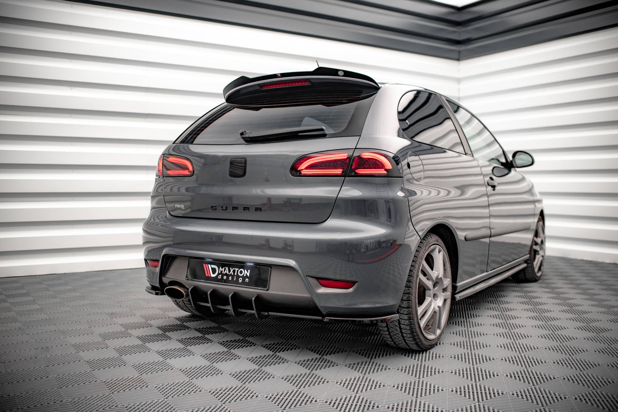 Maxton Design Spoiler CAP für Seat Ibiza Cupra Mk3 schwarz Hochglanz