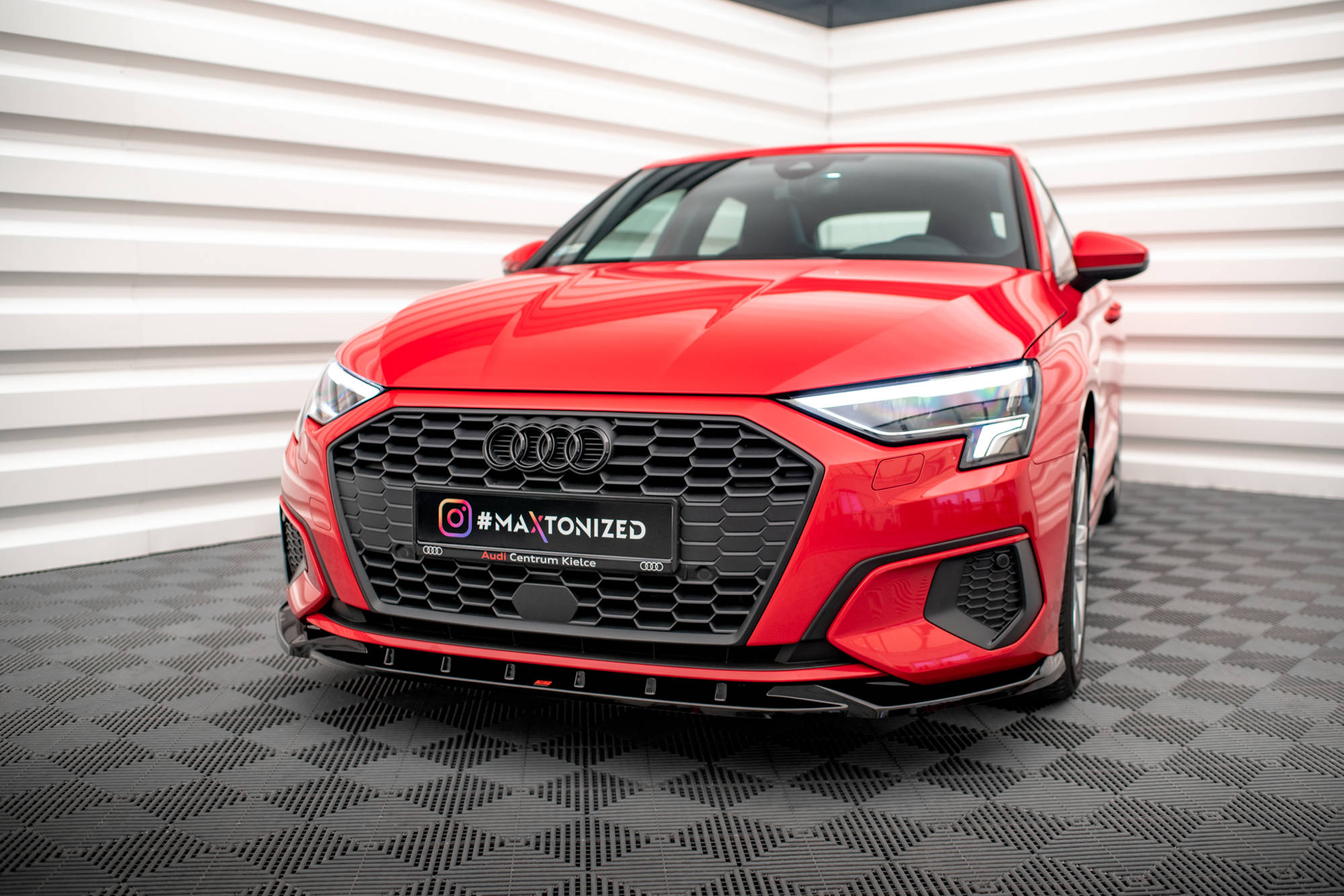 Maxton Design Front Ansatz V.1 für Audi A3 8Y schwarz Hochglanz