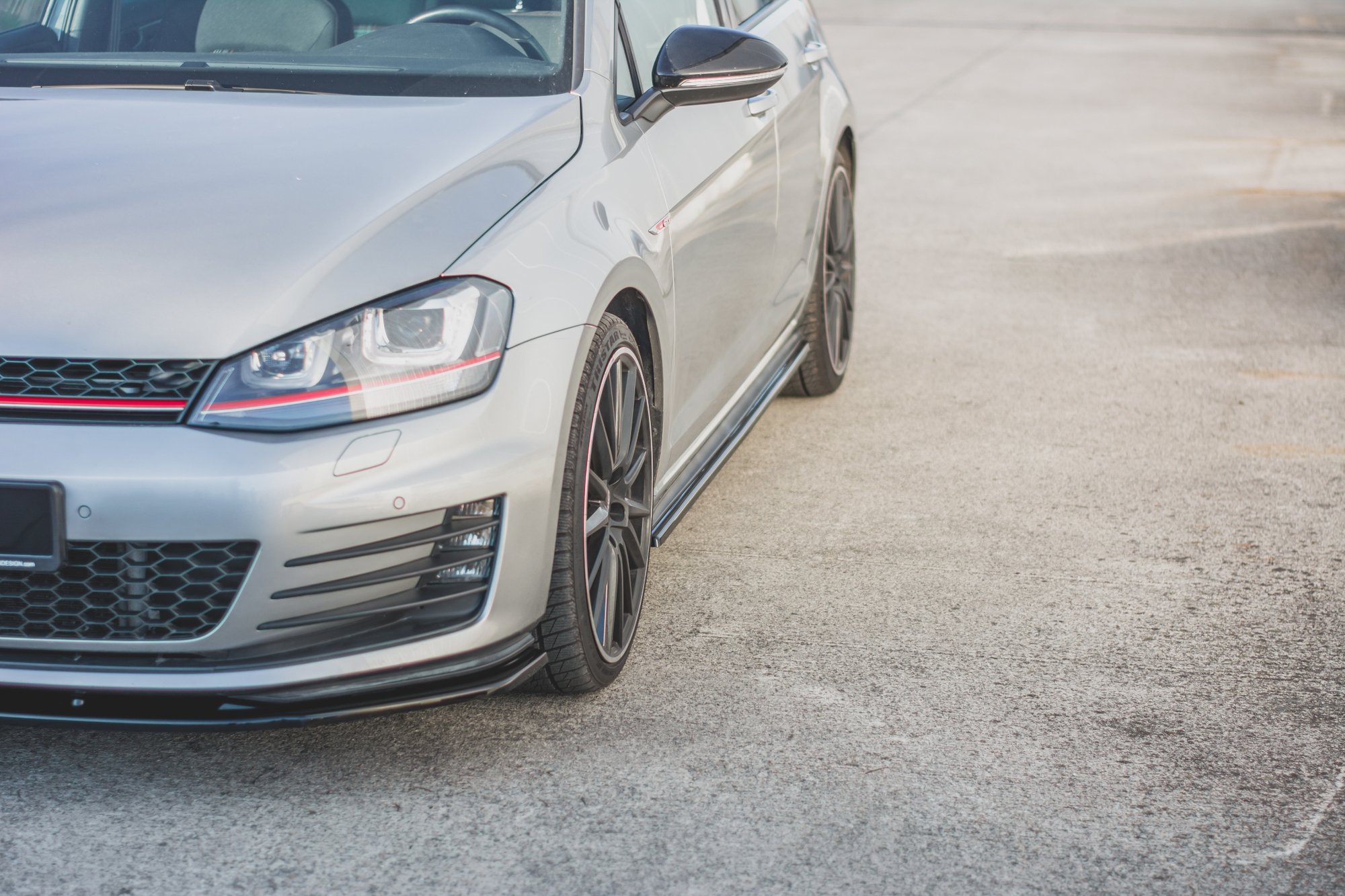 Maxton Design Seitenschweller Ansatz für V.2 für VW Golf 7 GTI (verengen) schwarz Hochglanz
