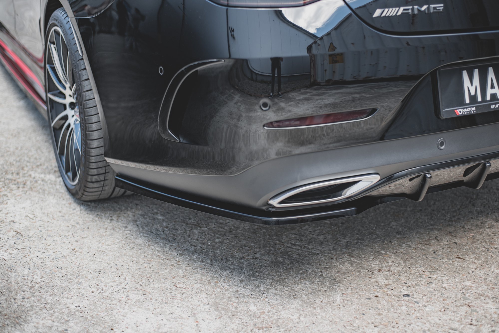 Maxton Design Mittlerer Diffusor Heck Ansatz für Mercedes-Benz CLS AMG-Line C257 schwarz Hochglanz