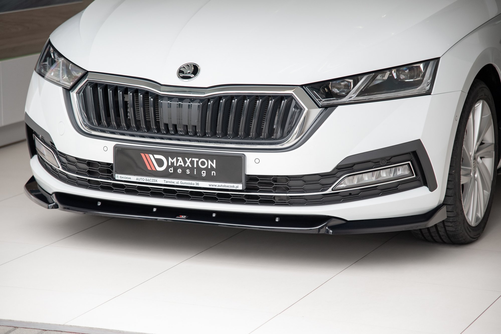 Maxton Design Front Ansatz V.1 für Skoda Octavia Mk4 schwarz Hochglanz