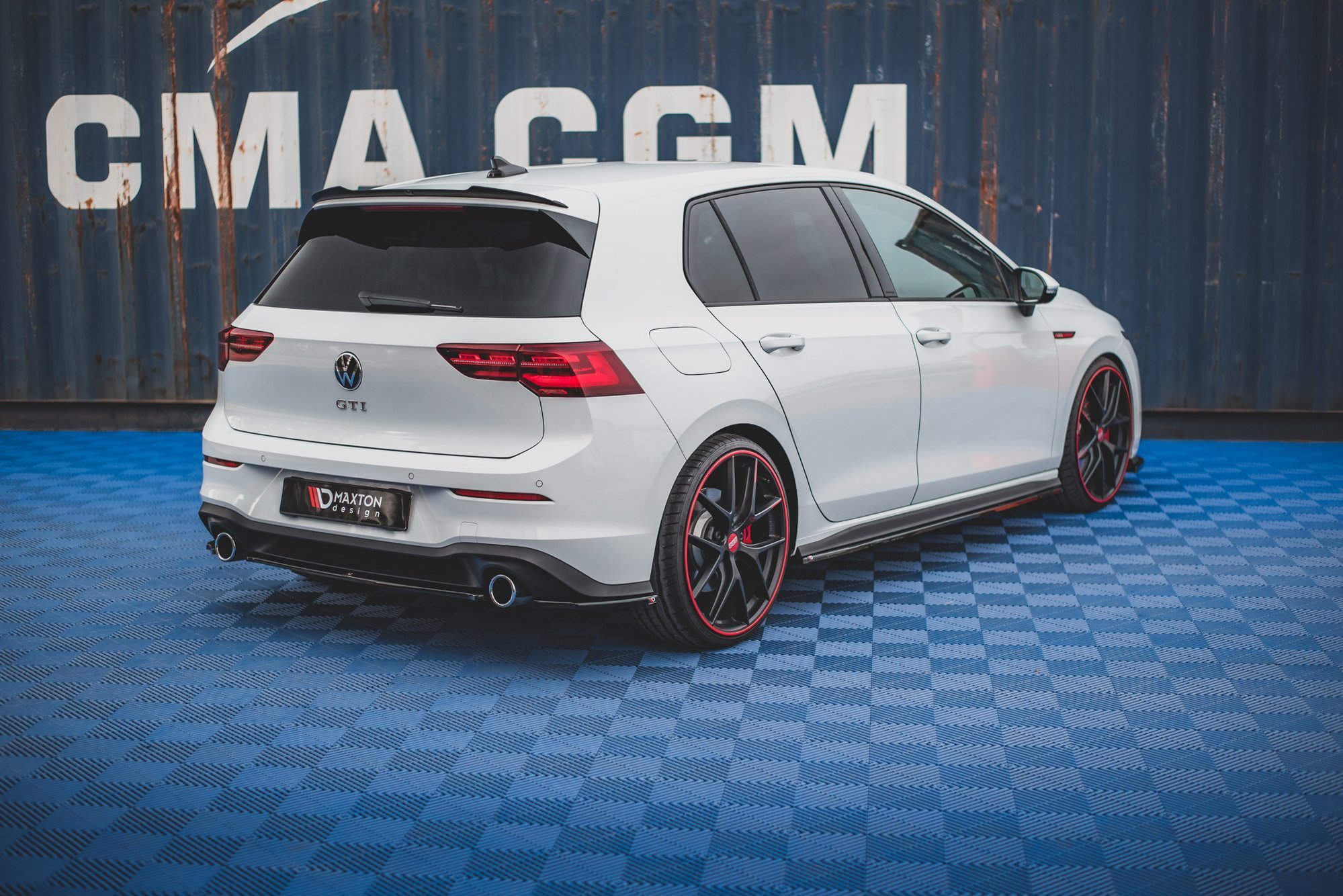 Maxton Design Heck Ansatz Flaps Diffusor für Volkswagen Golf 8 GTI schwarz Hochglanz